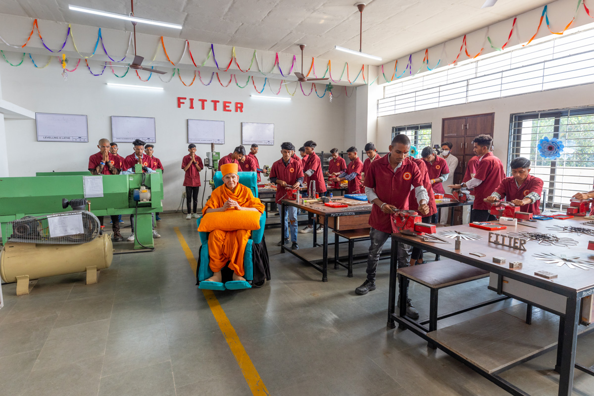 Swamishri visits Pramukh Swami Vocational Training Centre