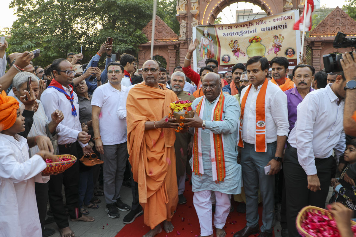 Shri Ram Janmbhoomi Mandir Akshat Kumbh Vadhamana, Ahmedabad