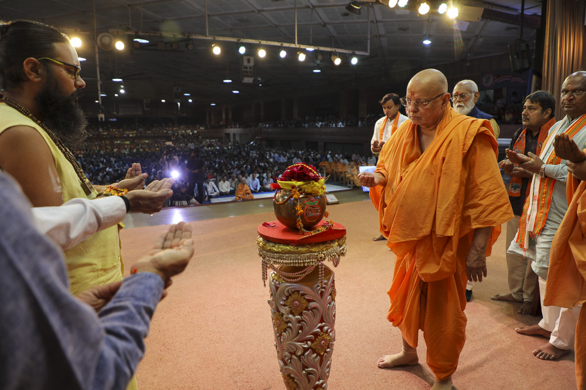 Shri Ram Janmbhoomi Mandir Akshat Kumbh Vadhamana, Ahmedabad