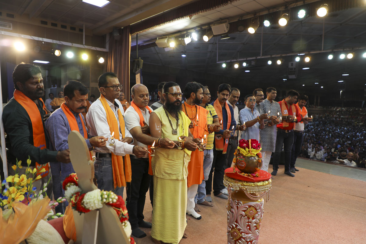 Shri Ram Janmbhoomi Mandir Akshat Kumbh Vadhamana, Ahmedabad