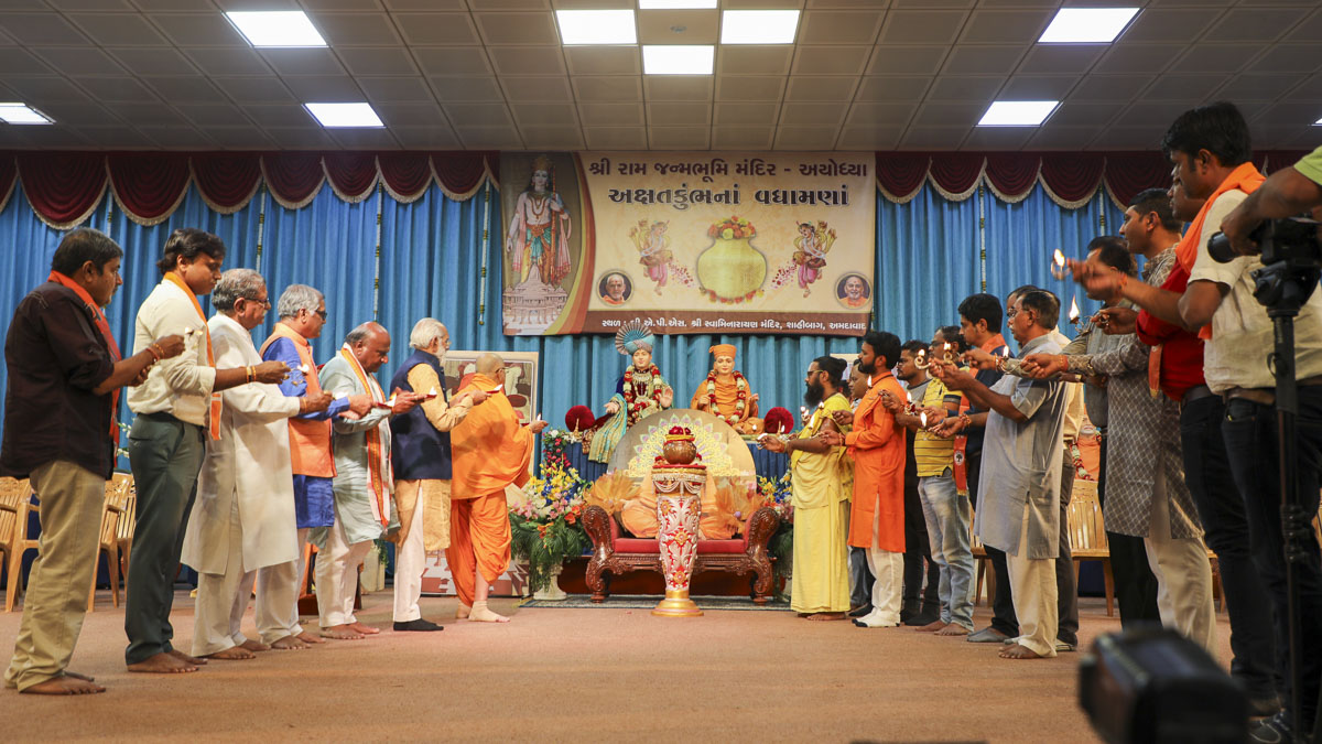 Shri Ram Janmbhoomi Mandir Akshat Kumbh Vadhamana, Ahmedabad