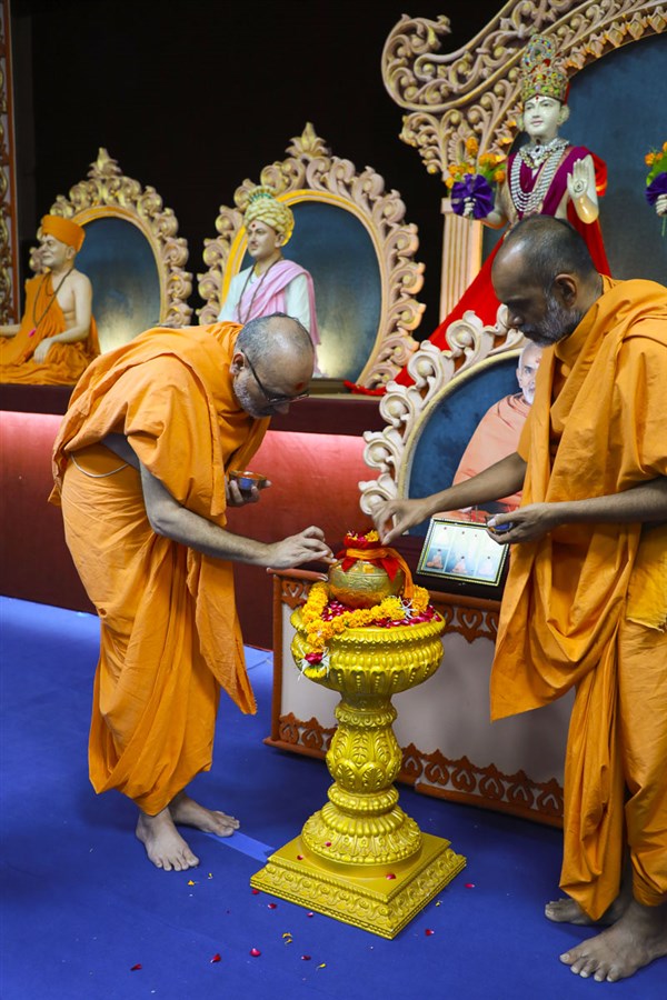 Shri Ram Janmbhoomi Mandir Akshat Kumbh Vadhamana, Jamnagar