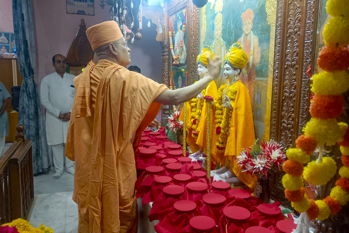 Shri Ram Janmbhoomi Mandir Akshat Kumbh Vadhamana, Kutiyana