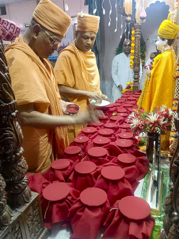 Shri Ram Janmbhoomi Mandir Akshat Kumbh Vadhamana, Kutiyana