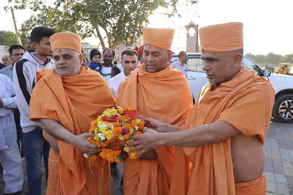 Shri Ram Janmbhoomi Mandir Akshat Kumbh Vadhamana, Surendranagar