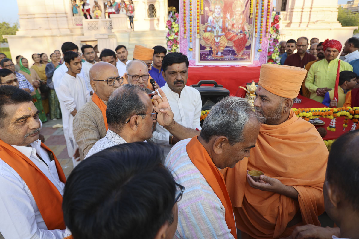 Shri Ram Janmbhoomi Mandir Akshat Kumbh Vadhamana, Surendranagar