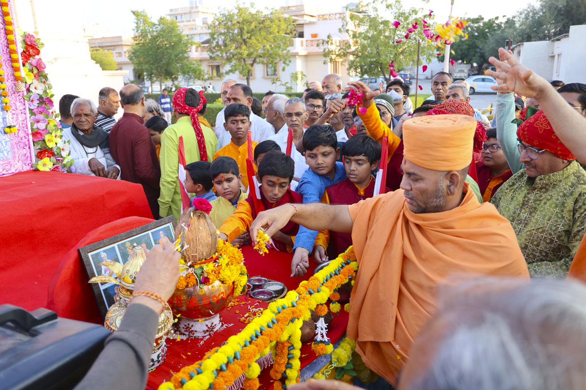Shri Ram Janmbhoomi Mandir Akshat Kumbh Vadhamana, Surendranagar