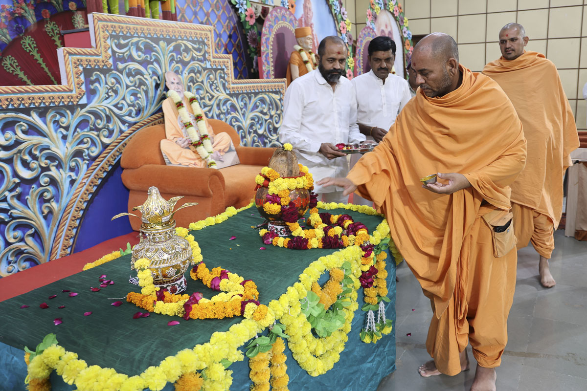 Shri Ram Janmbhoomi Mandir Akshat Kumbh Vadhamana, Surendranagar