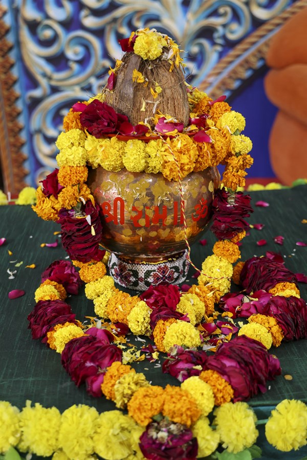 Shri Ram Janmbhoomi Mandir Akshat Kumbh Vadhamana, Surendranagar