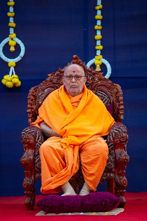 Pujya Ghanshyamcharan Swami during the assembly