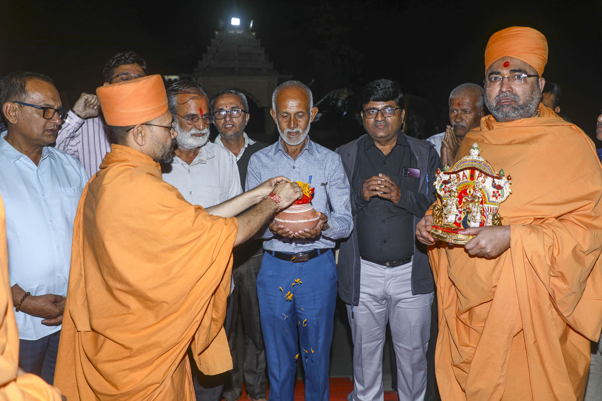 Shri Ram Janmbhoomi Mandir Akshat Kumbh Vadhamana, Sankari