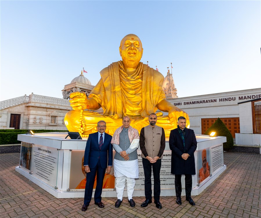 Shri Rajnath Singh Visits Neasden Temple