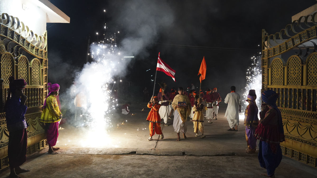 Shri Ram Janmbhoomi Mandir Akshat Kumbh Vadhamana, Ukai
