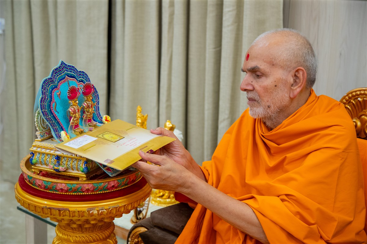 Swamishri receives the invitation for the Ram Janmabhoomi Mandir murti-pratishtha