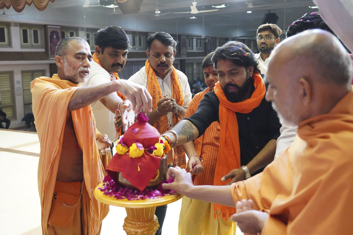 Shri Ram Janmbhoomi Mandir Akshat Kumbh Vadhamana, Mahesana