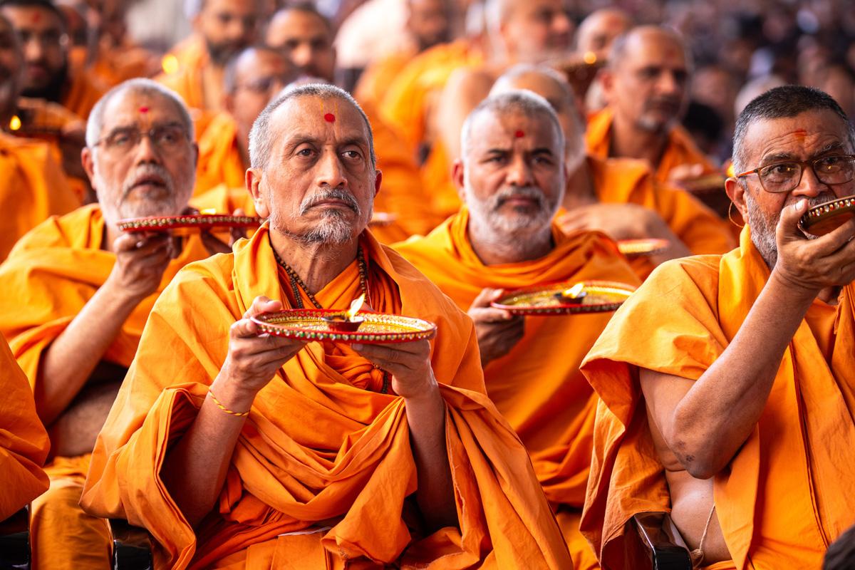 Swamis perform the arti