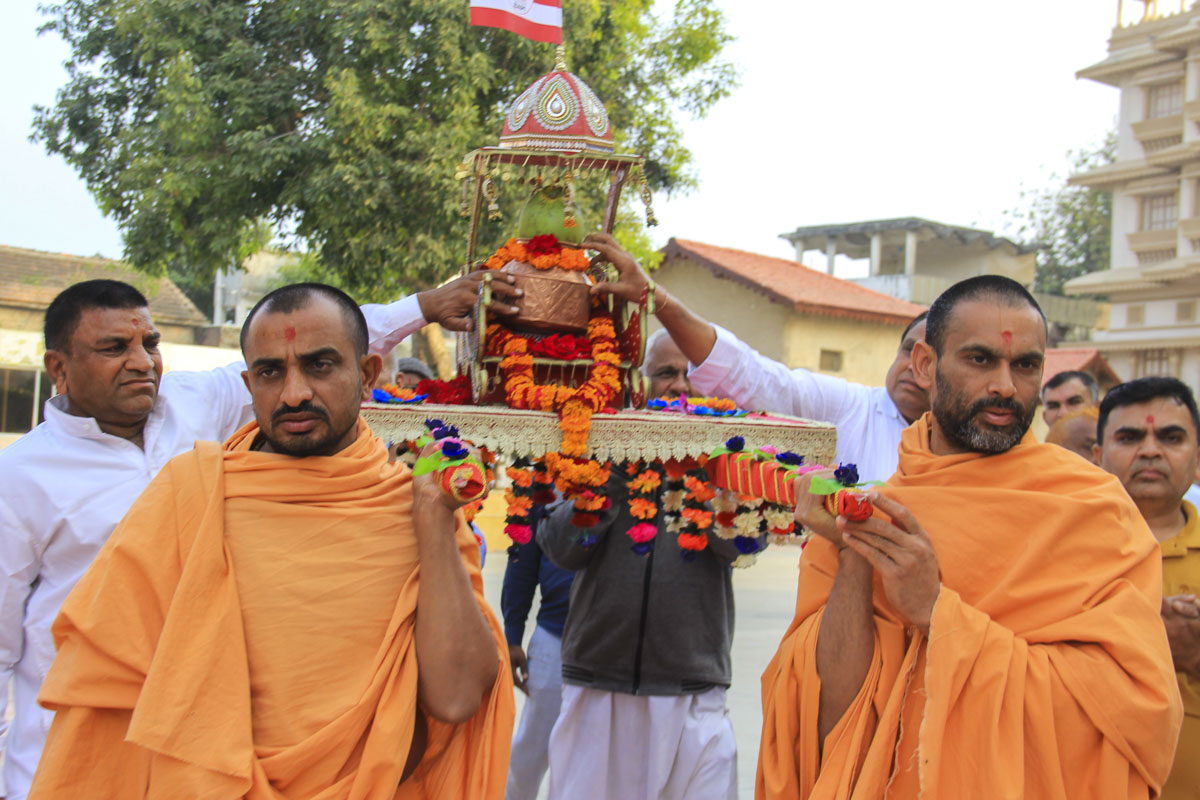 Shri Ram Janmbhoomi Mandir Akshat Kumbh Vadhamana, Dhari