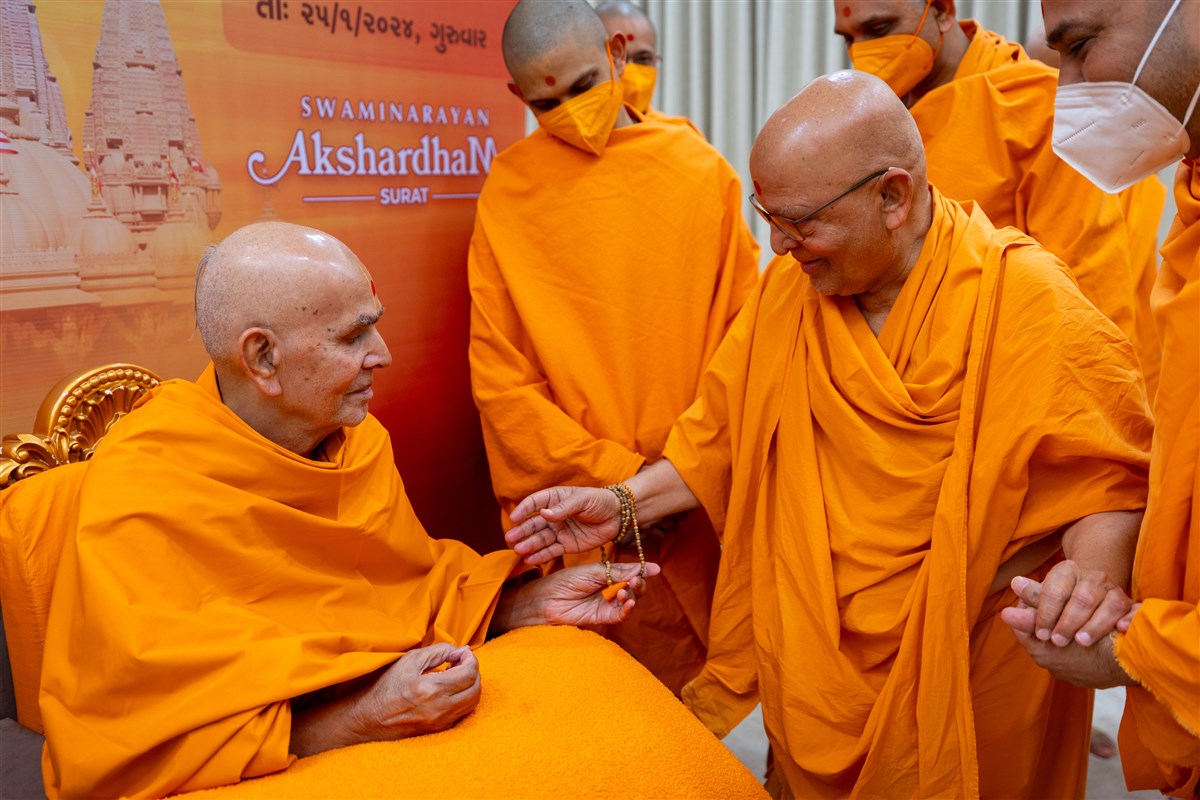 Swamishri observes Pujya Ghanshyamcharan Swami's mala
