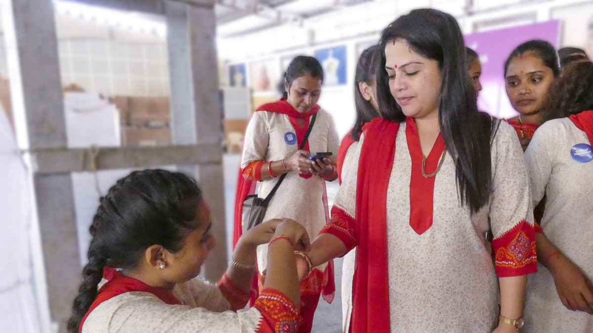 Convention delegates are welcomed with nadachhadis