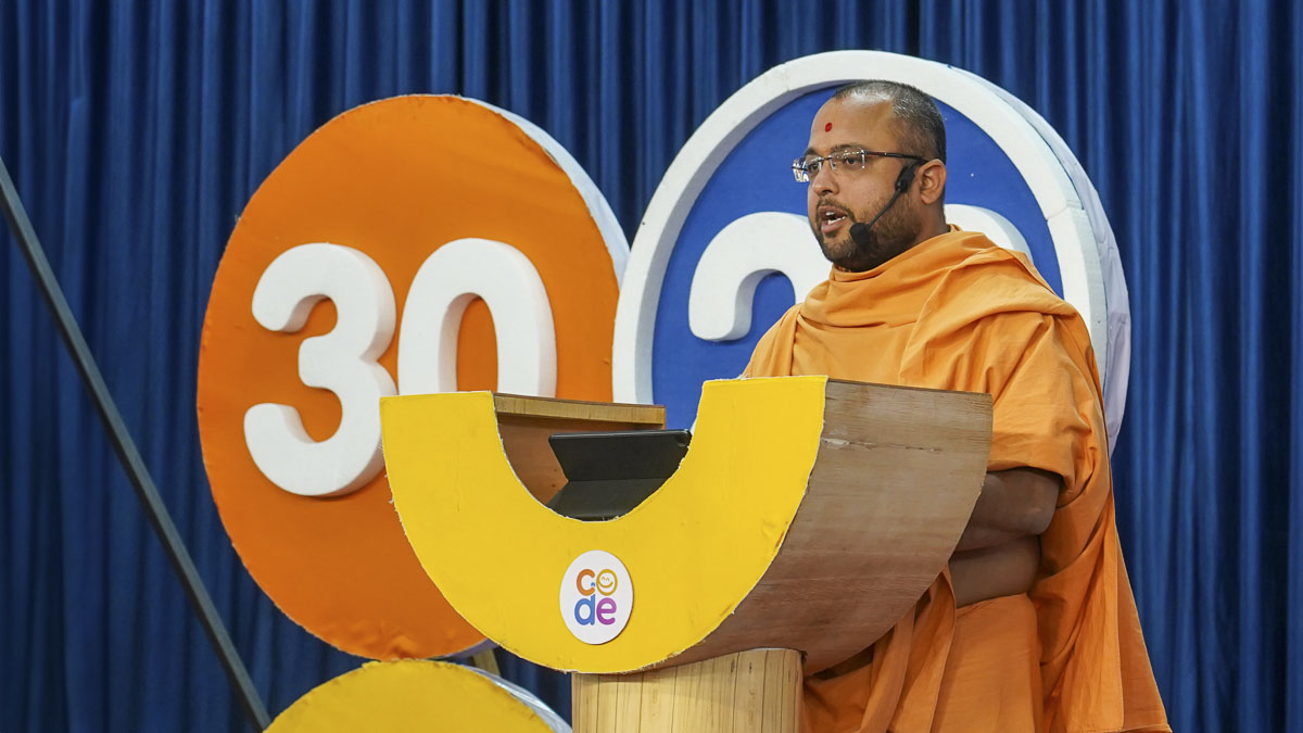 Pragnapurush Swami guides karyakars regarding their sevas