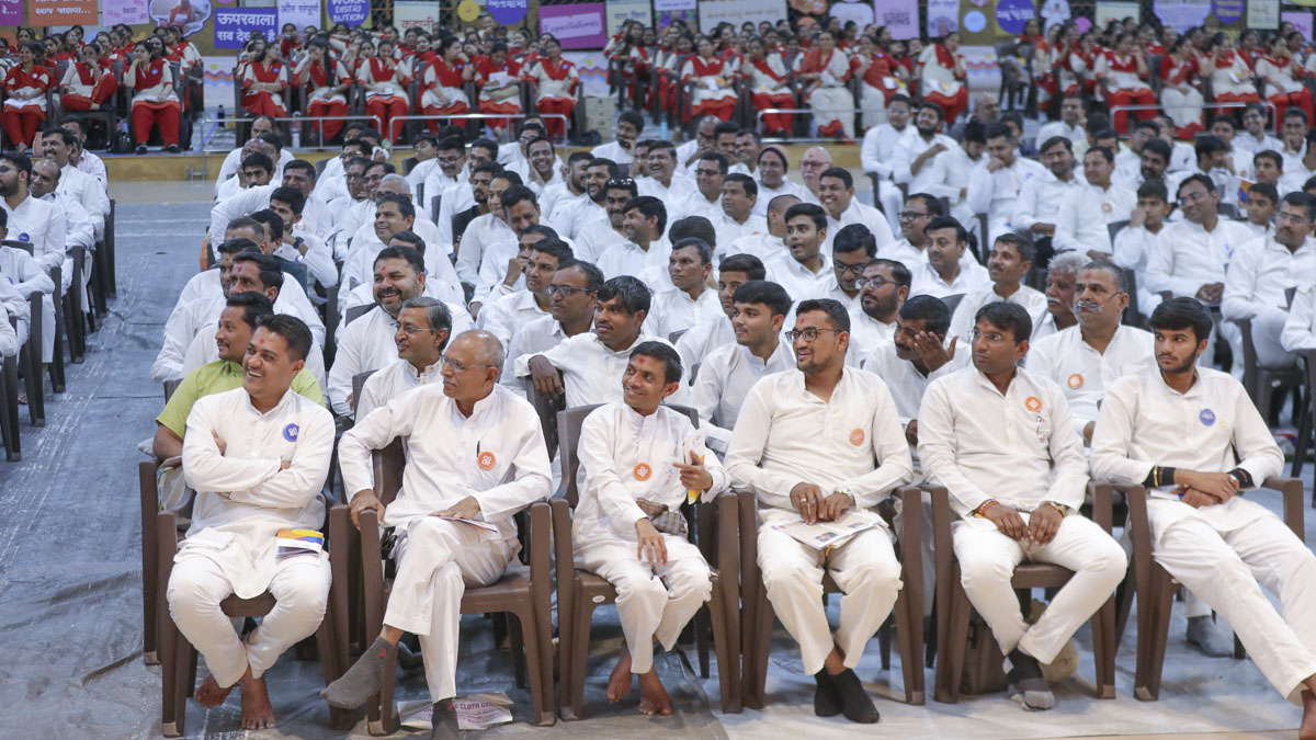 Bal karyakars listen to an inspiring speech