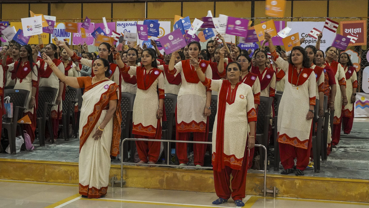 Balika karyakars wave a flag at the convention’s conclusion