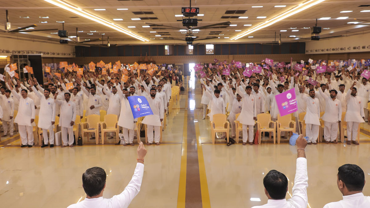 Bal karyakars wave a flag at the convention’s conclusion