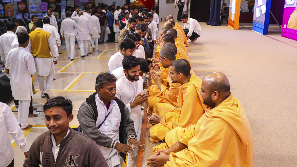 Bal karyakars get blessings from the sadhus
