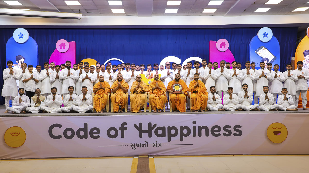 Bal Karyakars take a group photo