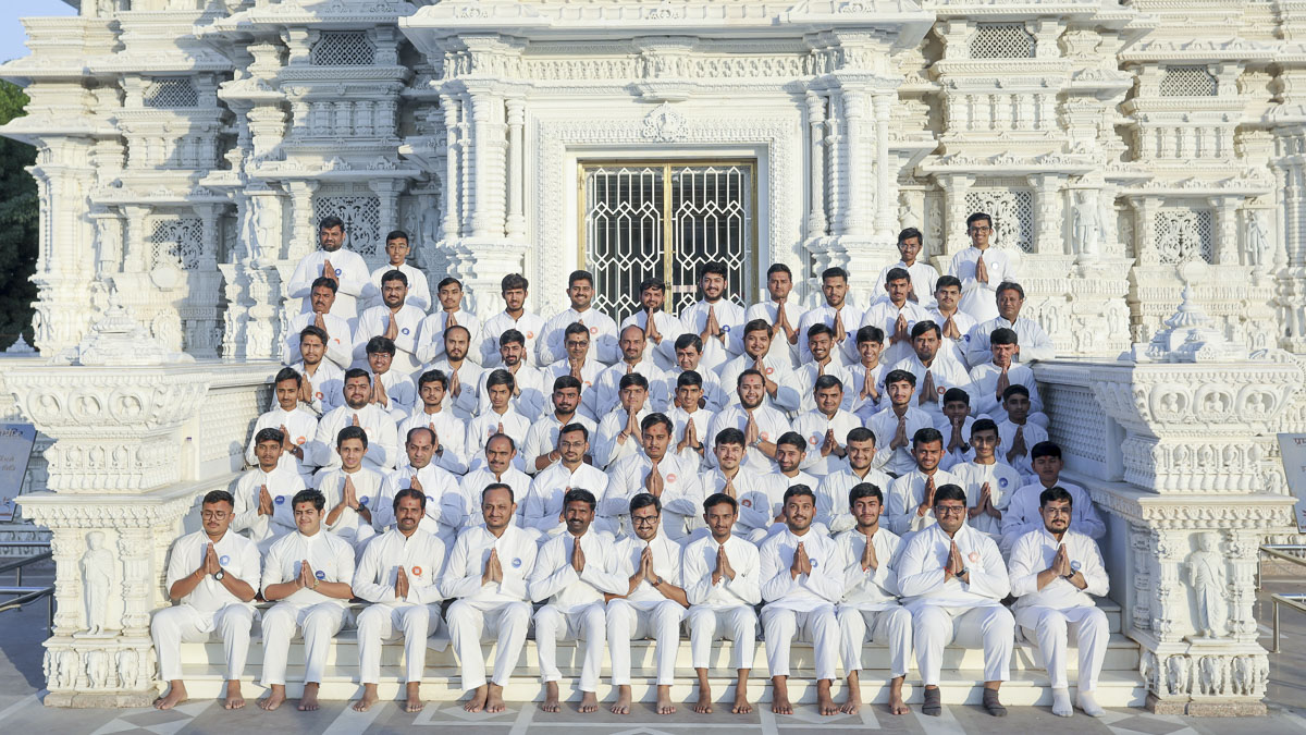 Bal Karyakars take a group photo