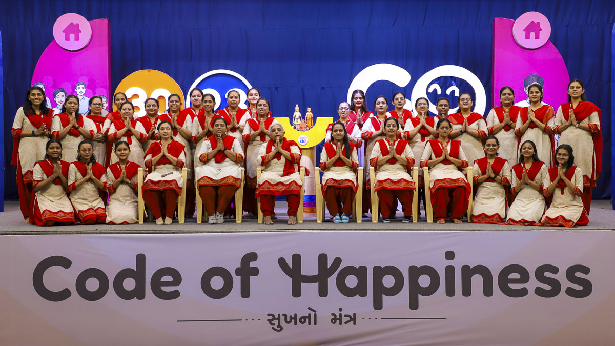 Balika Karyakars take a group photo