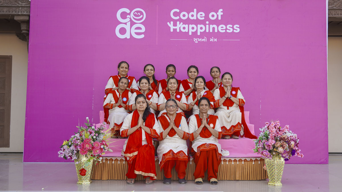 Balika karyakars preserve their memories from the convention