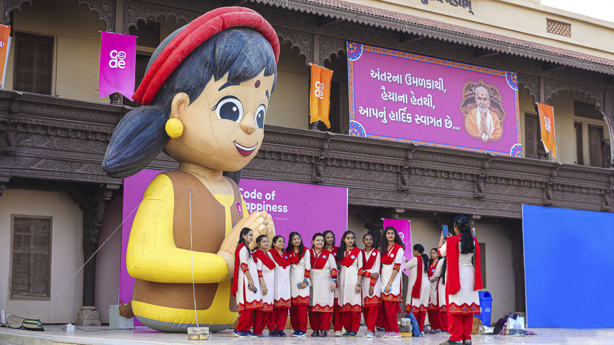 Balika karyakars preserve their memories from the convention