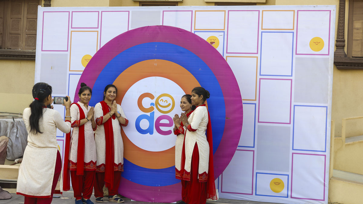Balika karyakars preserve their memories from the convention
