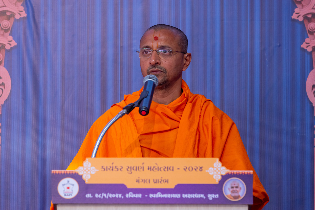 Vivekmuni Swami addresses the assembly