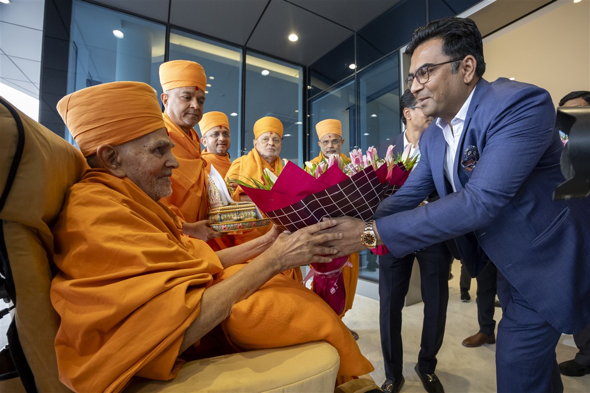 Dipen Manubhai Patel, a leading member of BAPS UAE, cordially greeted Swamishri
