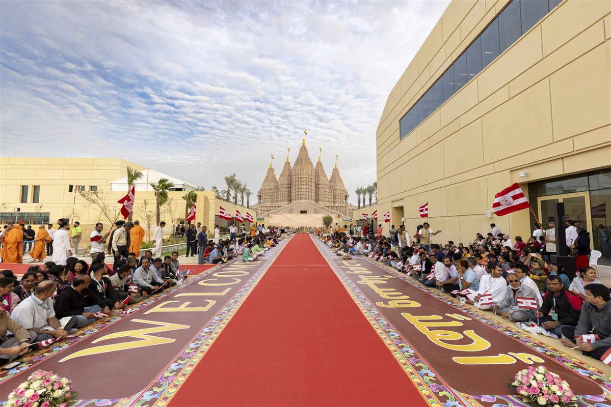 Hundreds of young and old devotees had been eagerly waiting to welcome Swamishri to the BAPS Hindu Mandir, Abu Dhabi