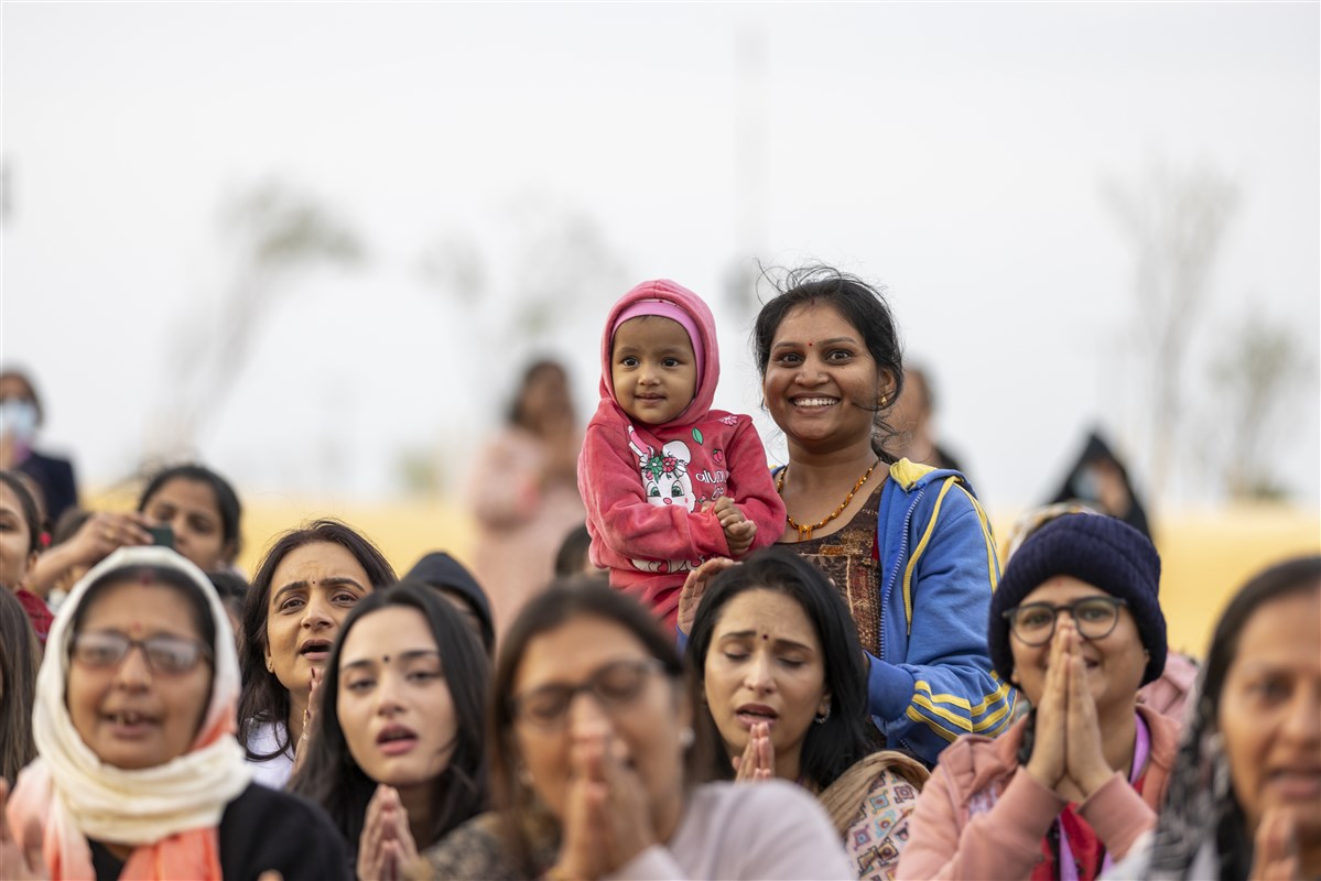 Devotees of all ages welcomed Swamishri to the BAPS Hindu Mandir, Abu Dhabi