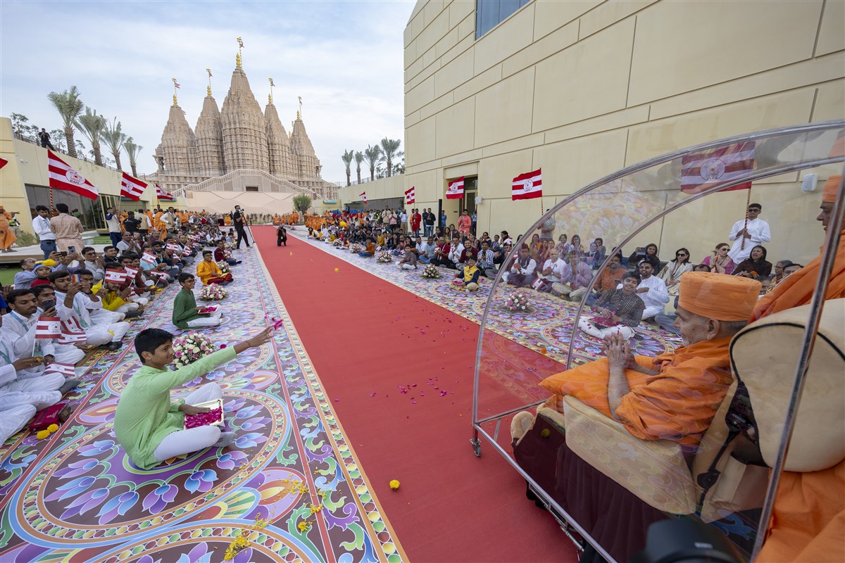 Mahant Swami Maharaj’s Arrival in Abu Dhabi