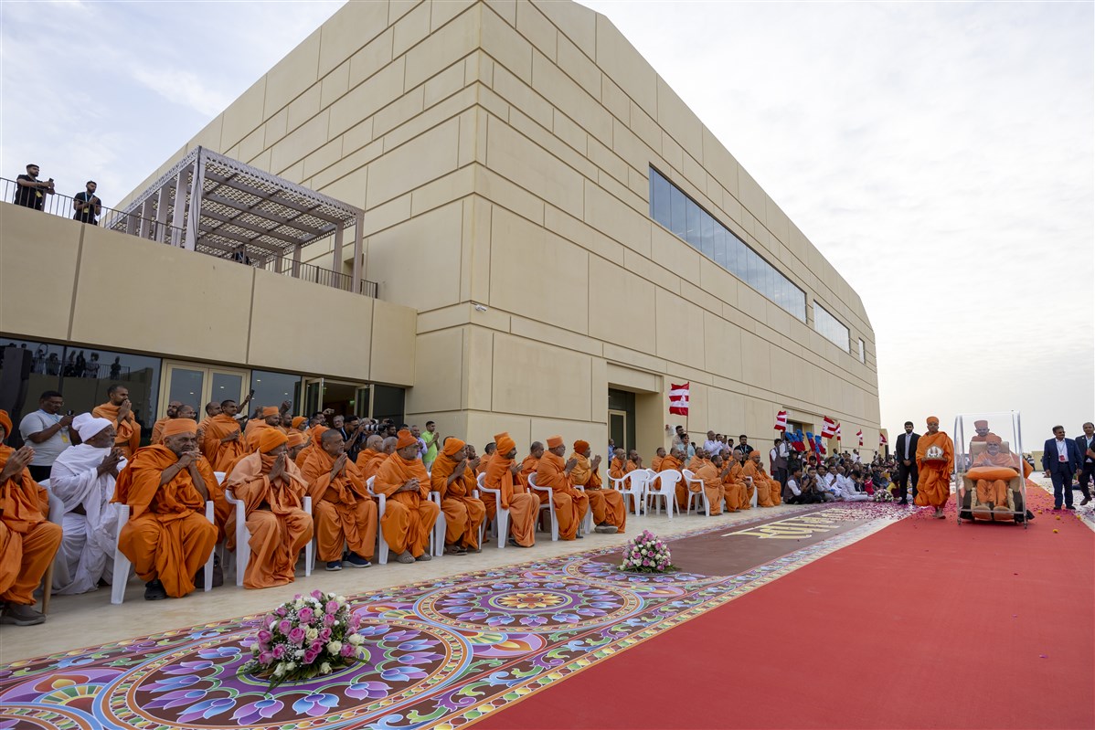 Swamishri passed swamis eagerly awaiting his darshan