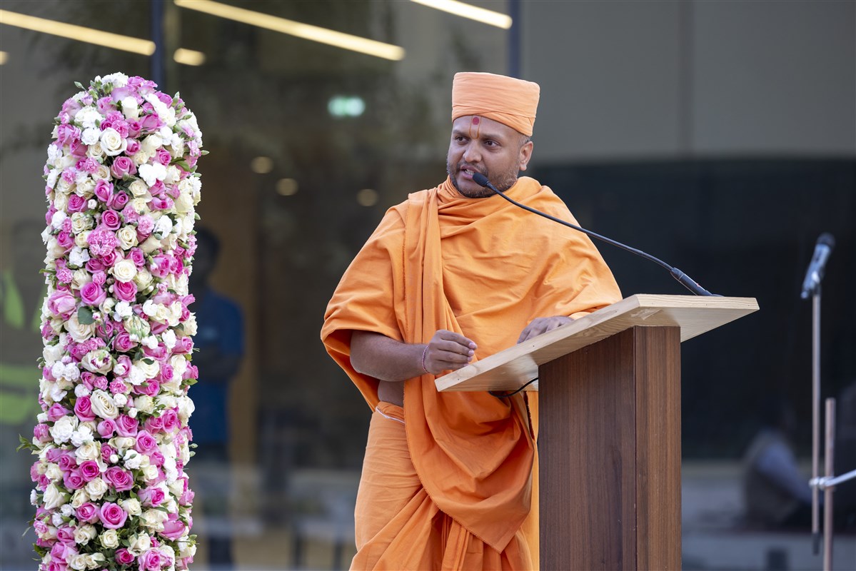 A resident swami informed Swamishri of the many devotees who had offered devotional austerities ahead of his arrival