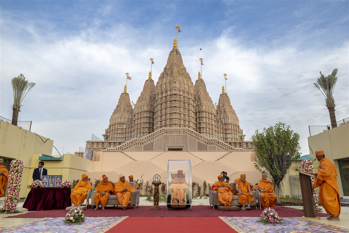 A short assembly took place to formally welcome Swamishri to BAPS Hindu Mandir, Abu Dhabi
