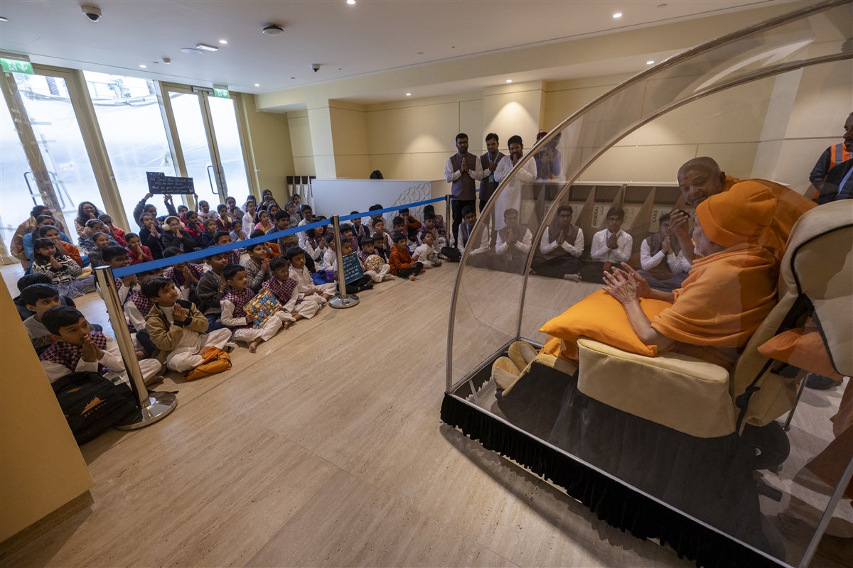 Swamishri greets young devotees with folded hands