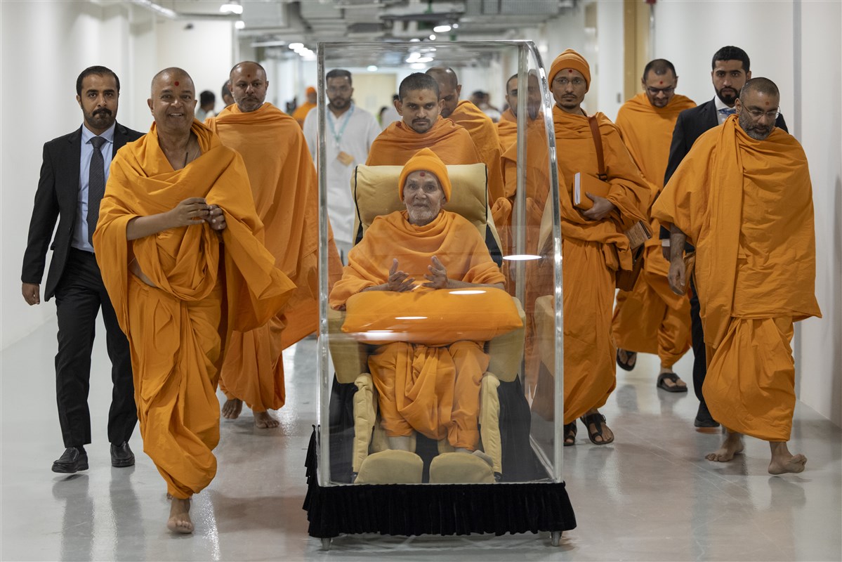 Swamishri on his way to his ashram