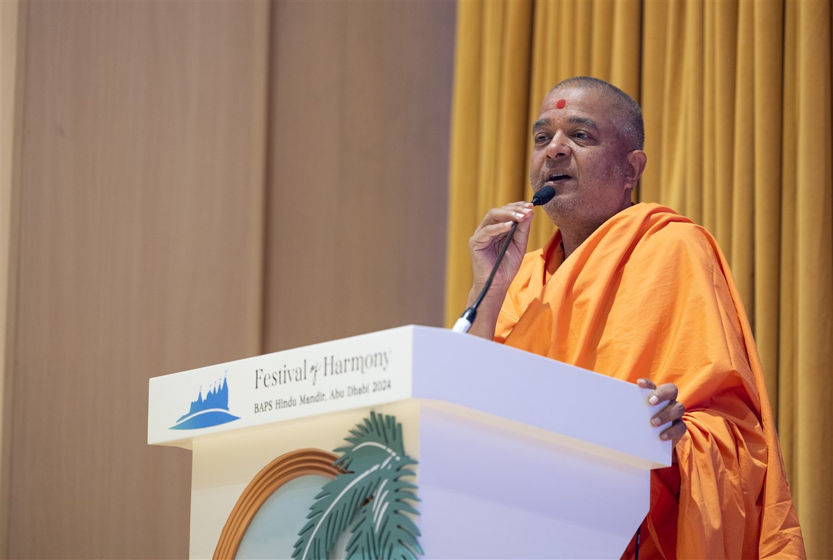 Brahmaviharidas Swami acknowledges the services of key devotees who have passed away 