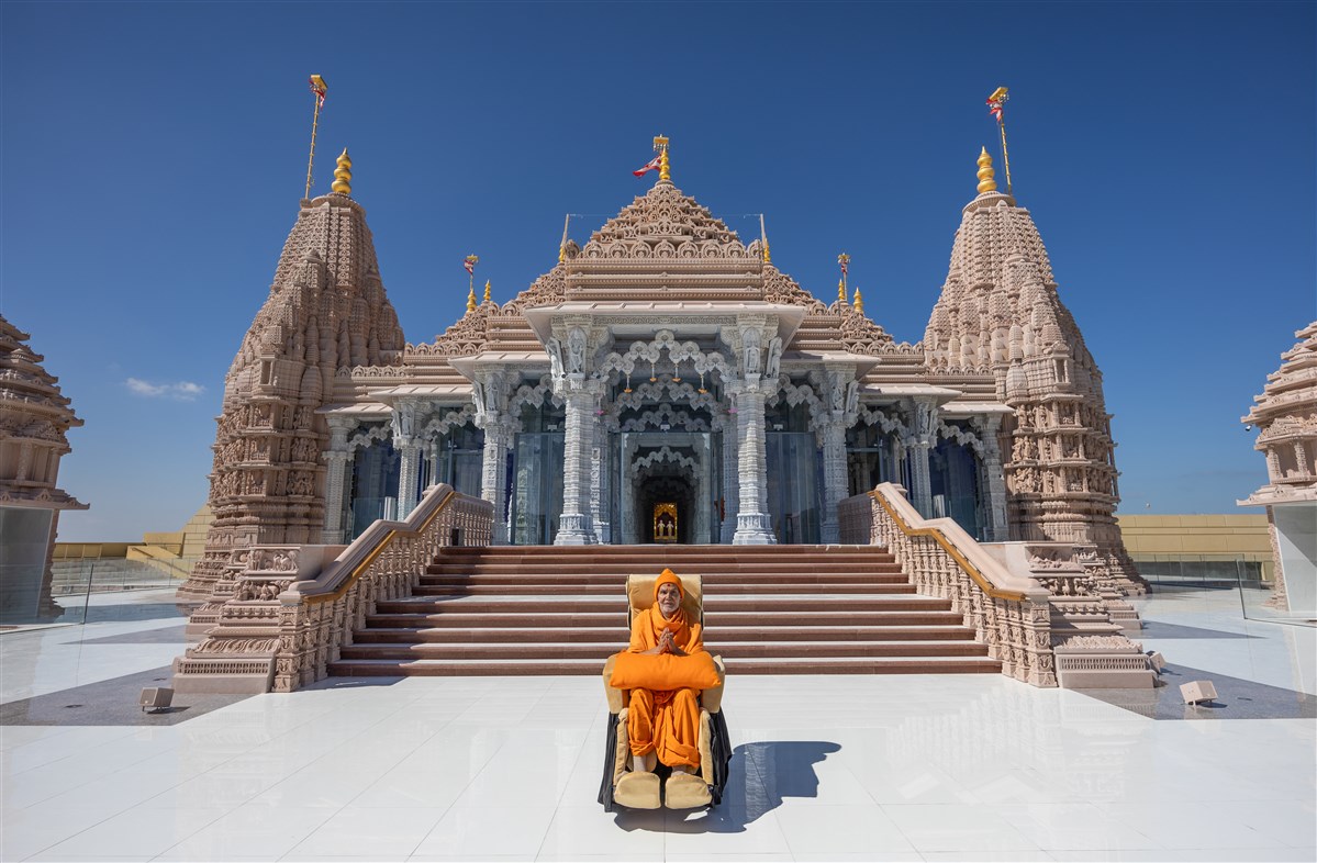 Swamishri in front of the mandir