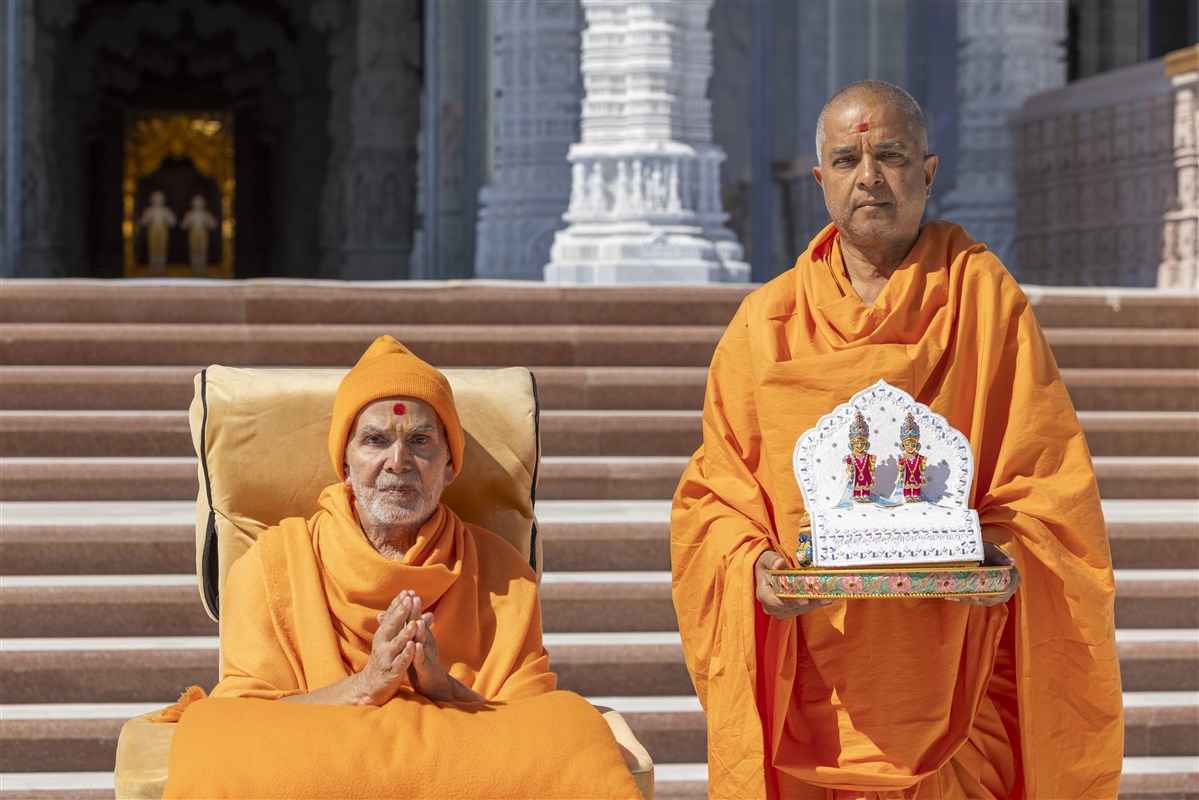 Swamishri with Thakorji and Brahmaviharidas Swami in front of the mandir 