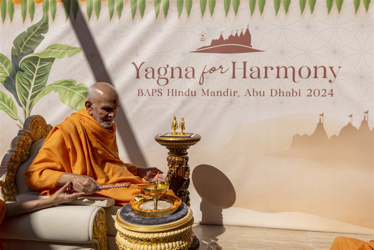 Swamishri lights the divo for the 'Yagna for Harmony'
