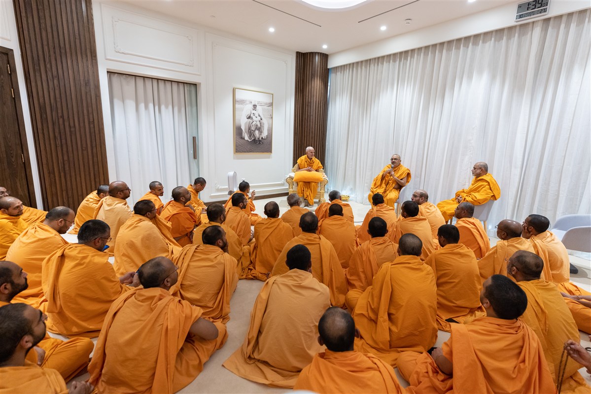 Swamishri with swamis during the afternoon assembly