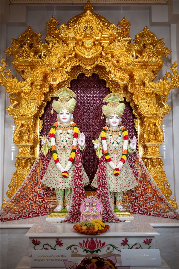 Parabrahma Purushottam Bhagwan Shri Swaminarayan and Aksharbrahma Shri Gunatitanand Swami